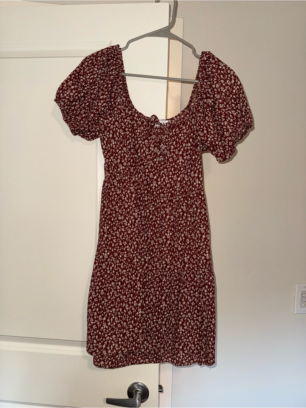 Women’s Mushroom Puff-Sleeve Mini Dress in Burgundy